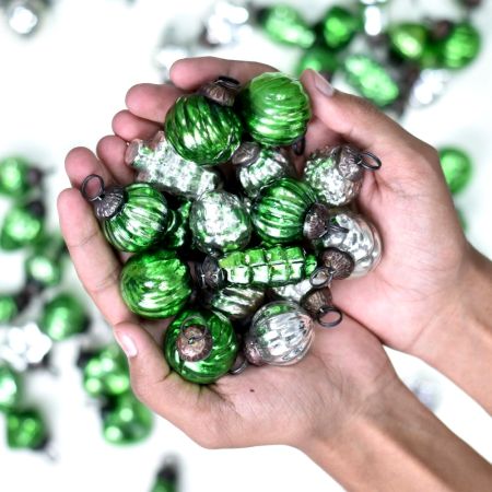 25 Pieces Modern Green and Silver Coloured Christmas Ornament